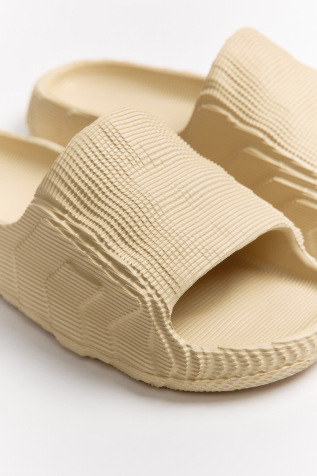 Сабо из фактурного материала - цвет бежевый - 4