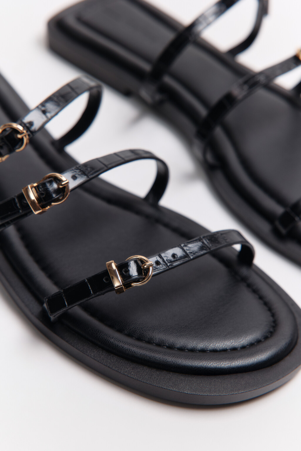 Сабо с тонкими ремешками - цвет черный - 5