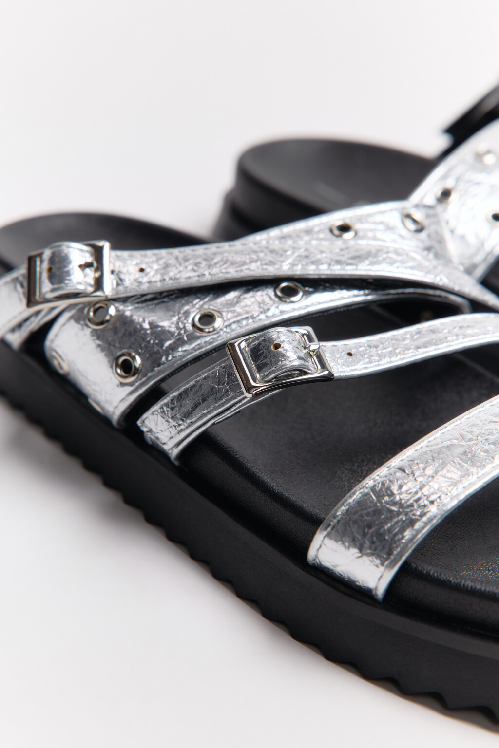 Сабо на платформе с металлическим декором - цвет серый - 7