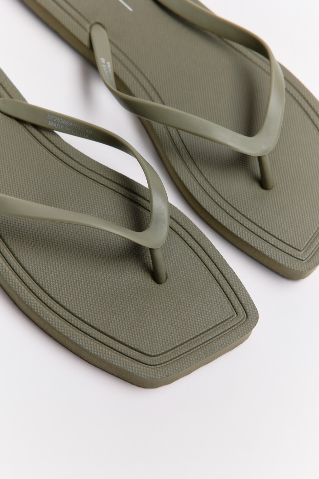 Сабо-вьетнамки на плоской подошве - цвет зеленый - 7