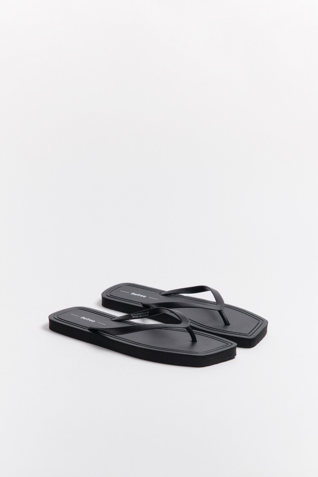 Сабо-вьетнамки на плоской подошве - цвет черный - 9