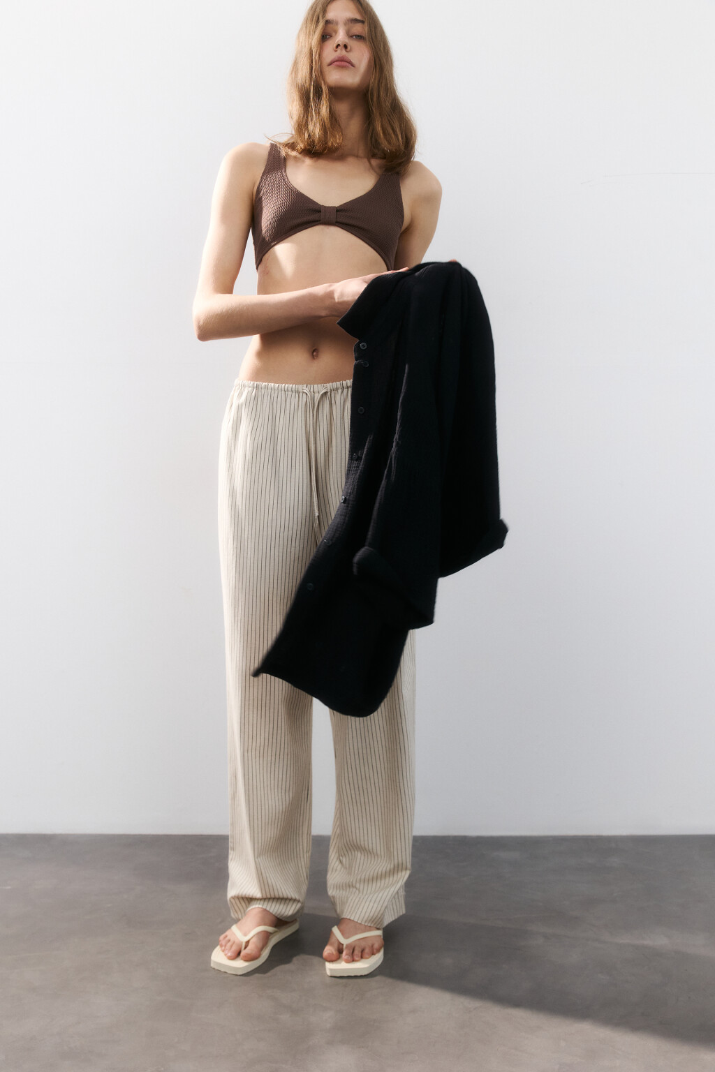 Сабо-вьетнамки на плоской подошве - цвет молочный - 3