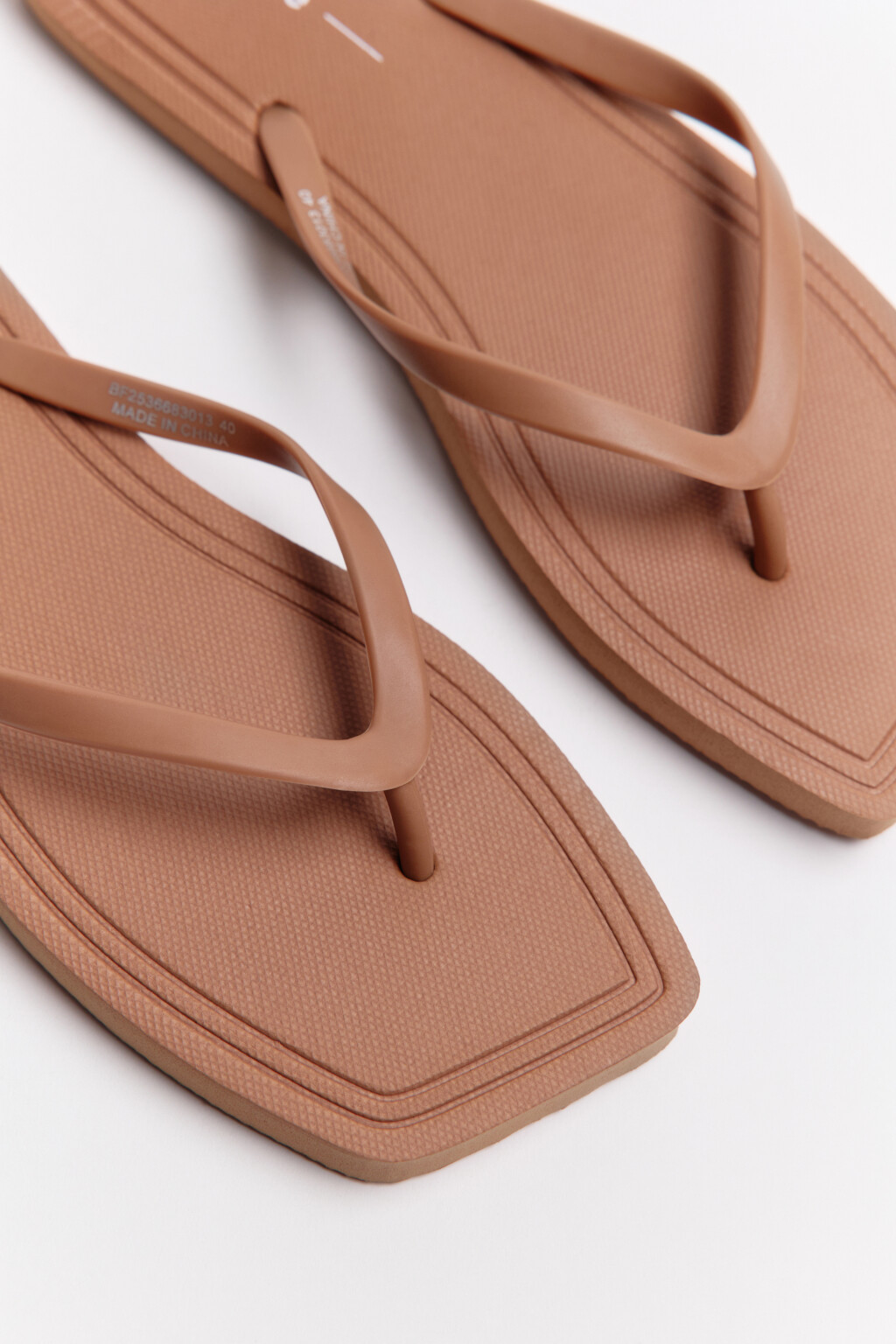 Сабо-вьетнамки на плоской подошве - цвет коричневый - 9