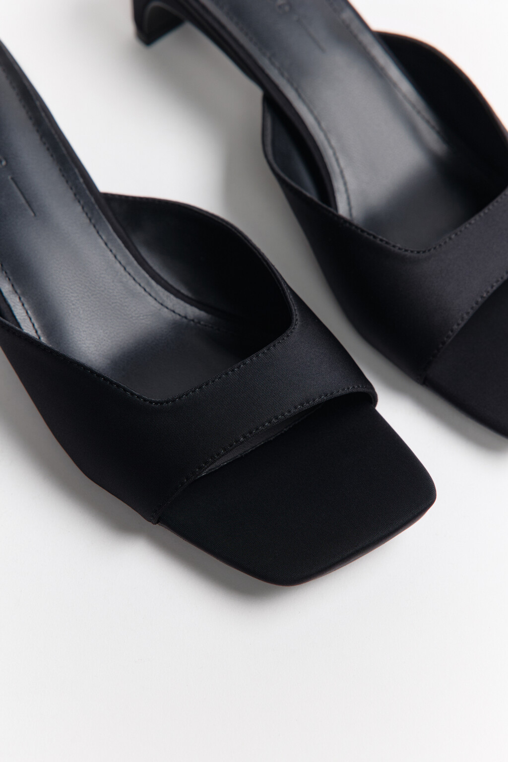 Сабо на каблуке с открытым верхом - цвет черный - 8