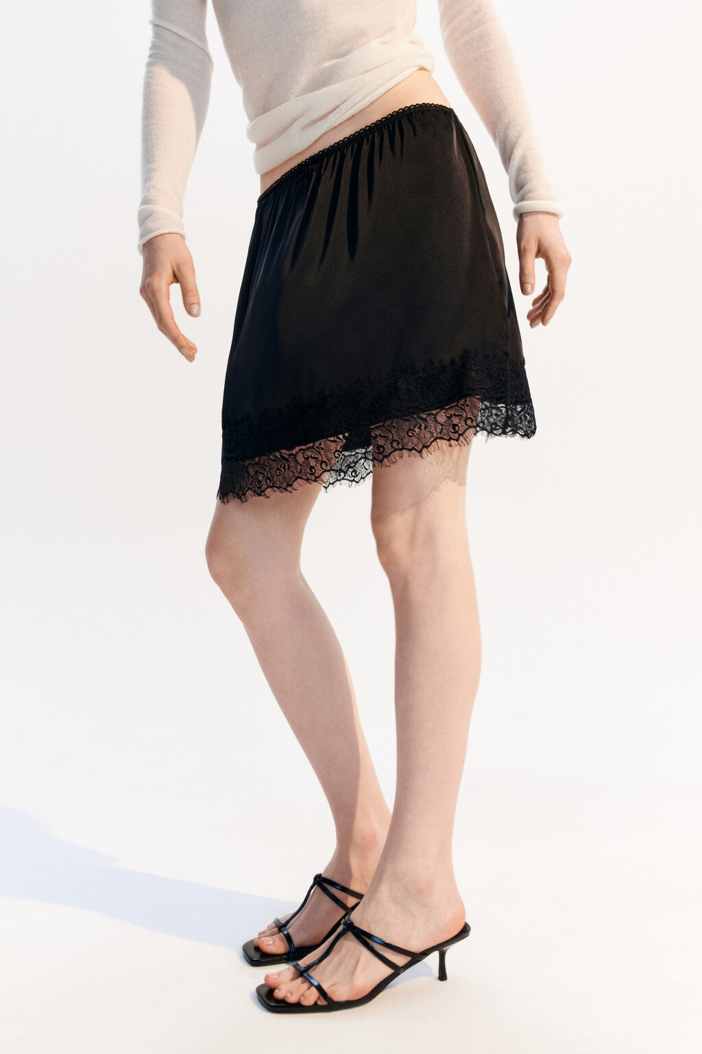 Сабо на тонком каблуке - цвет черный - 2