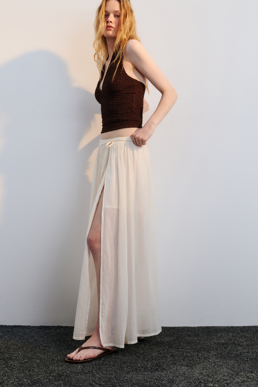 Сабо-вьетнамки на плоской подошве - цвет коричневый - 2