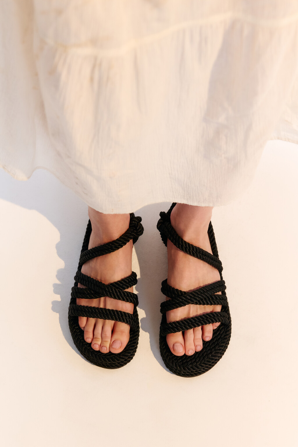 Сандалии плетеные с ремешками - цвет черный - 1