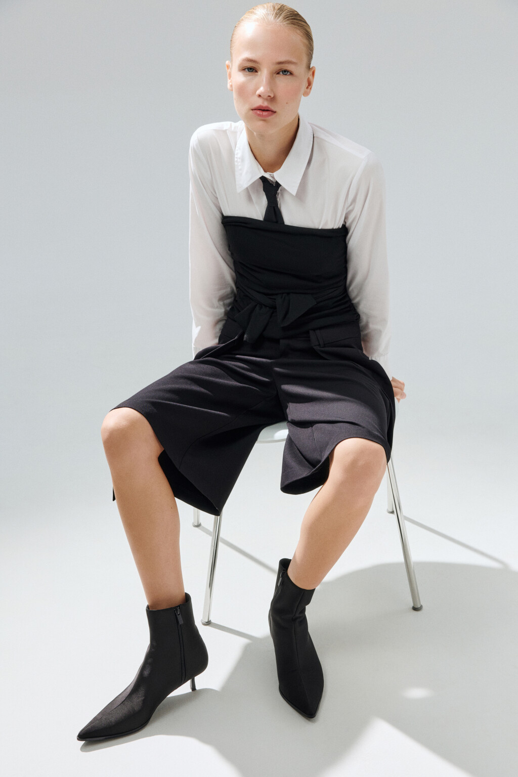 Ботильоны из сатина на низком каблуке - цвет черный - 2