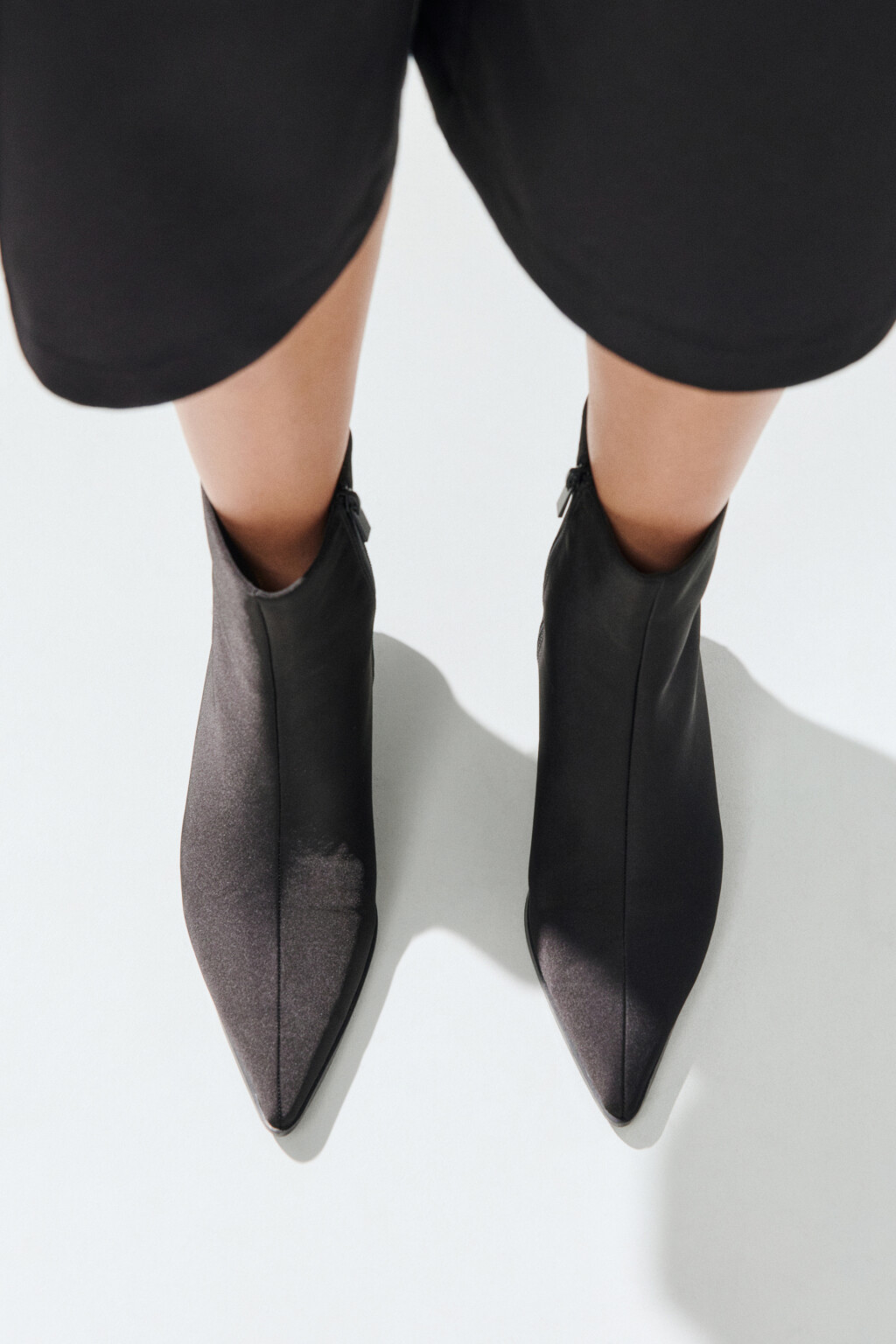 Ботильоны из сатина на низком каблуке - цвет черный - 3