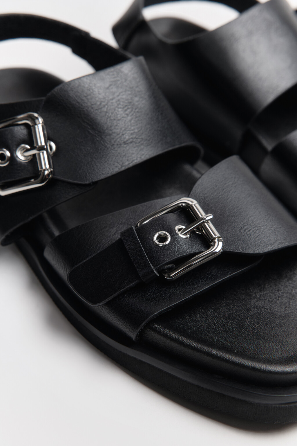 Сандалии с широкими ремешками - цвет черный - 5