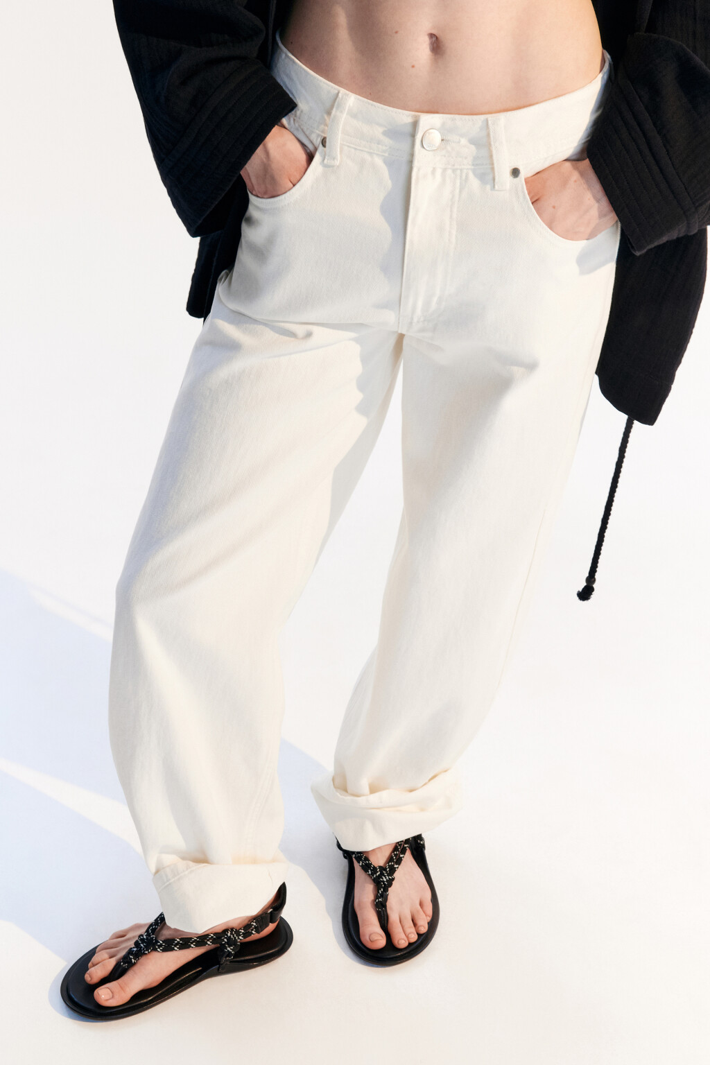 Сандалии с ремешками из корда - цвет черный - 2