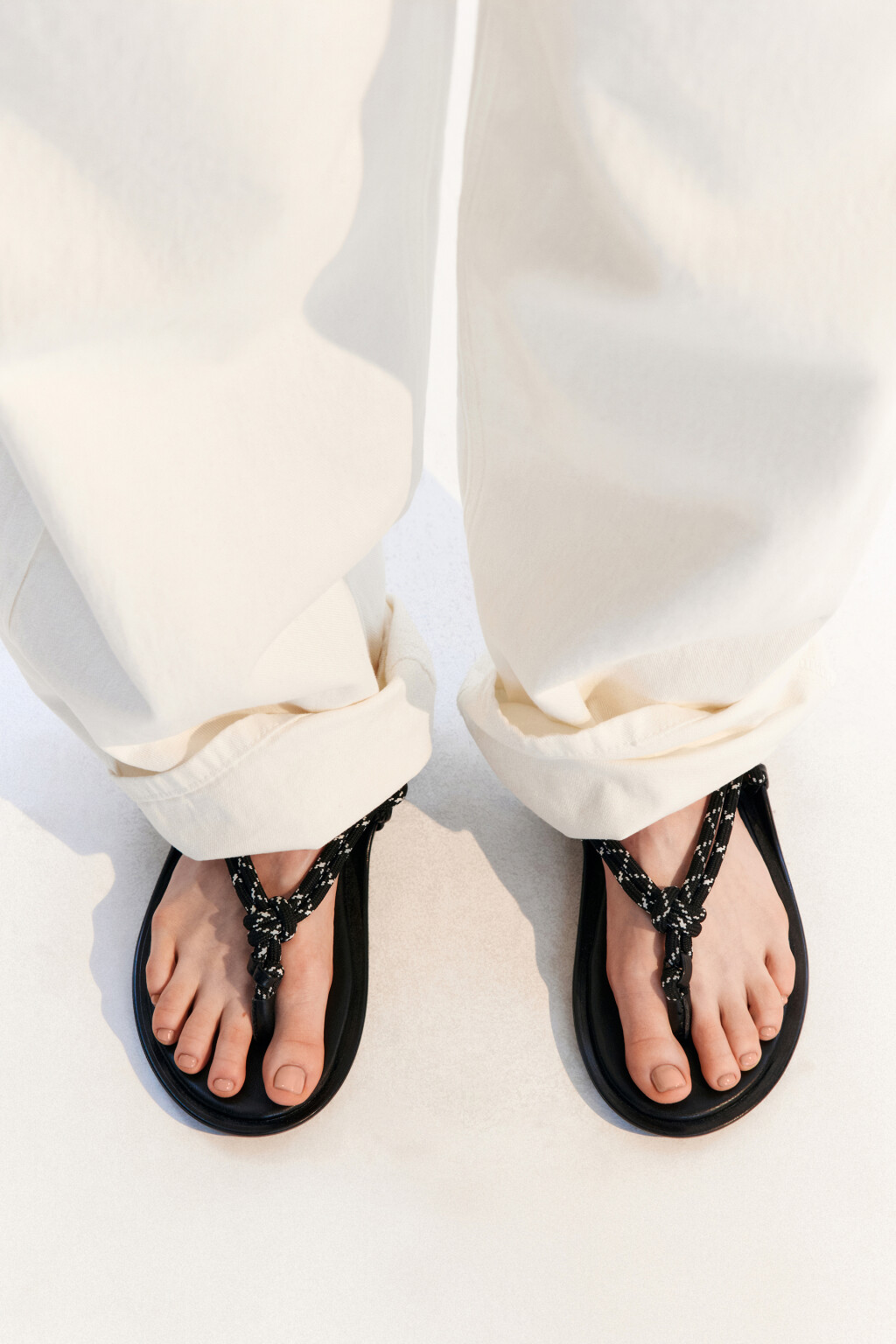 Сандалии с ремешками из корда - цвет черный - 3