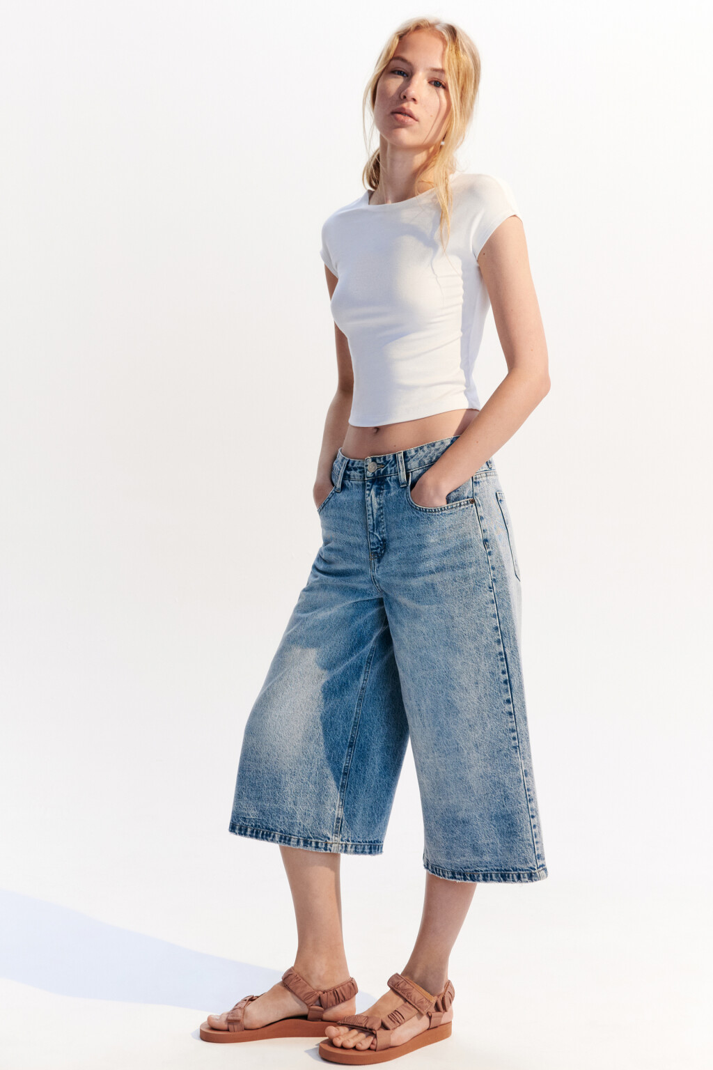 Сандалии на ремешках с липучками - цвет коричневый - 2