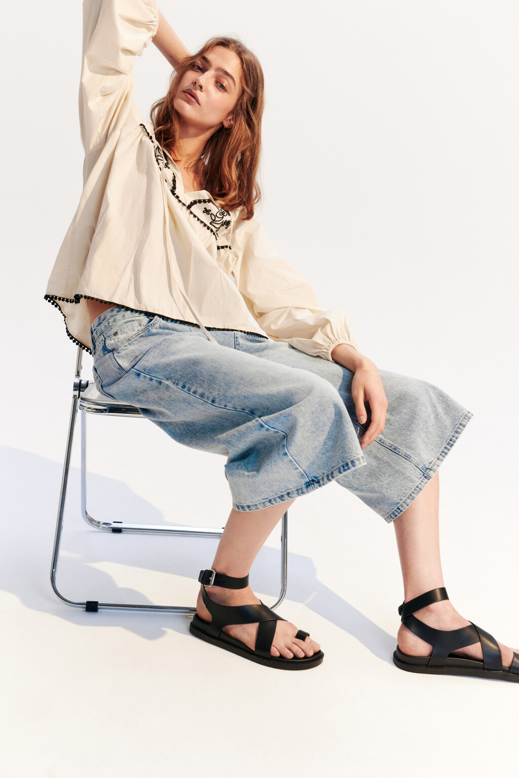 Сандалии с широкими ремешками - цвет черный - 2