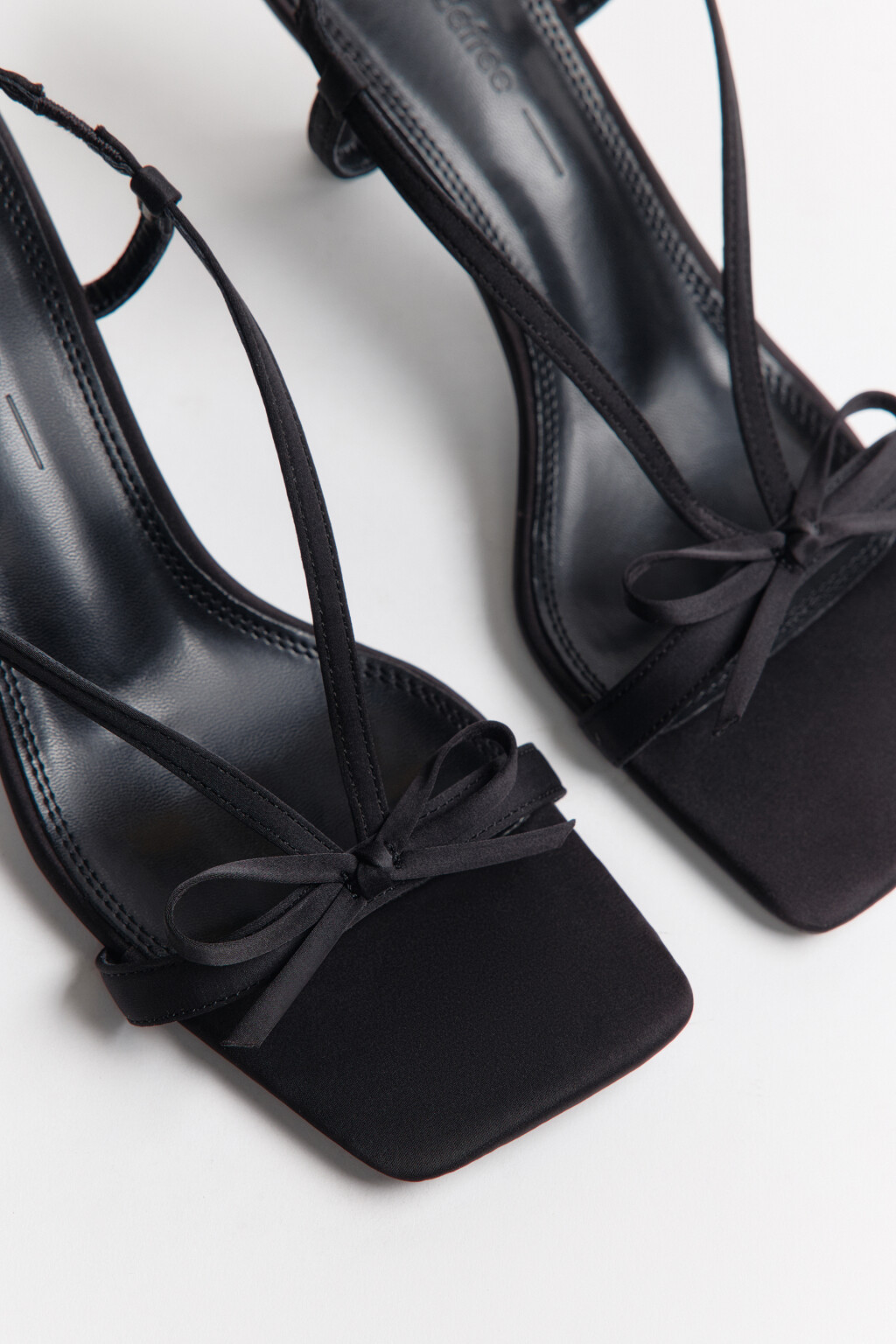 Босоножки на каблуке с квадратным мысом - цвет черный - 7