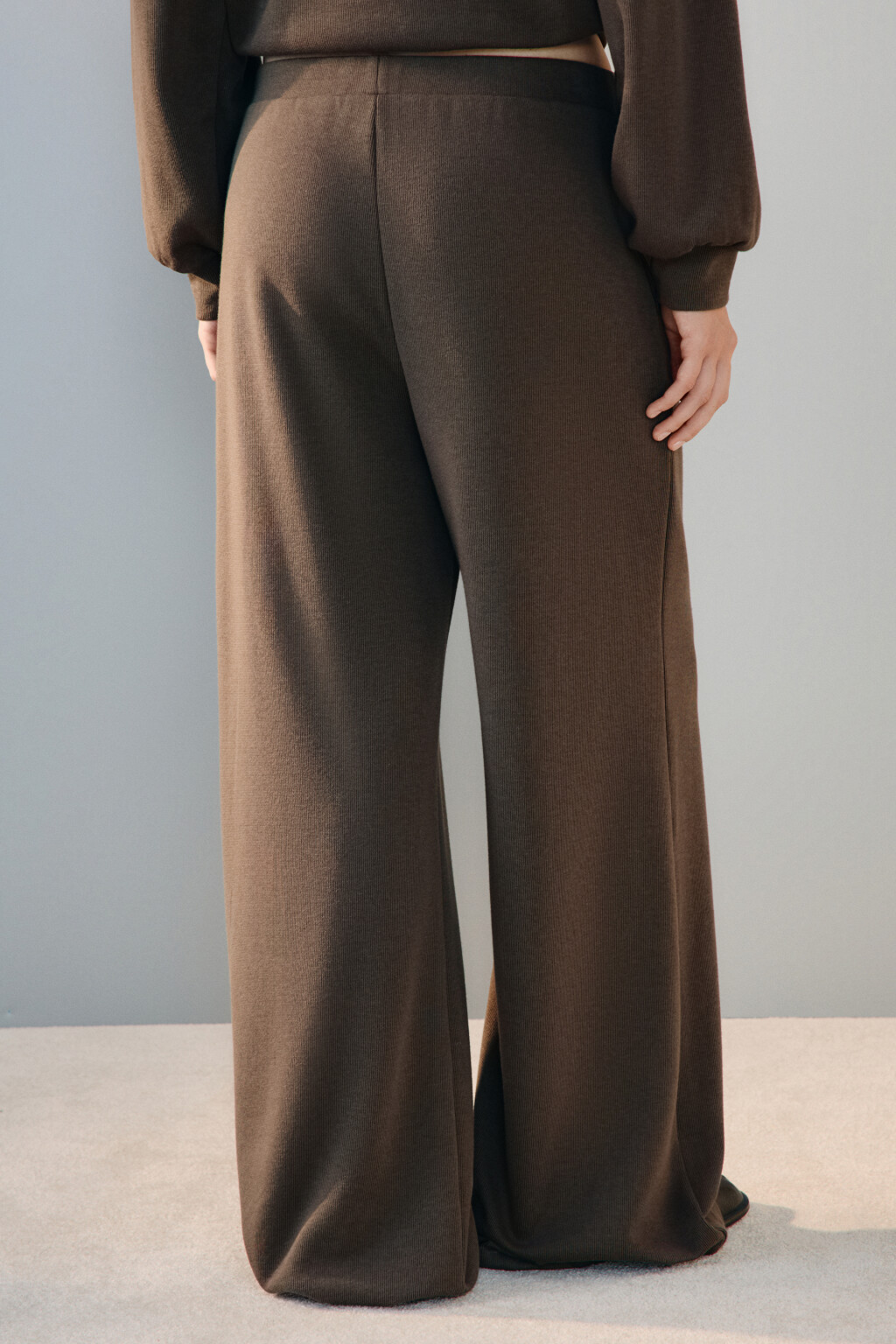 Брюки из трикотажа в рубчик - цвет бежевый - 3