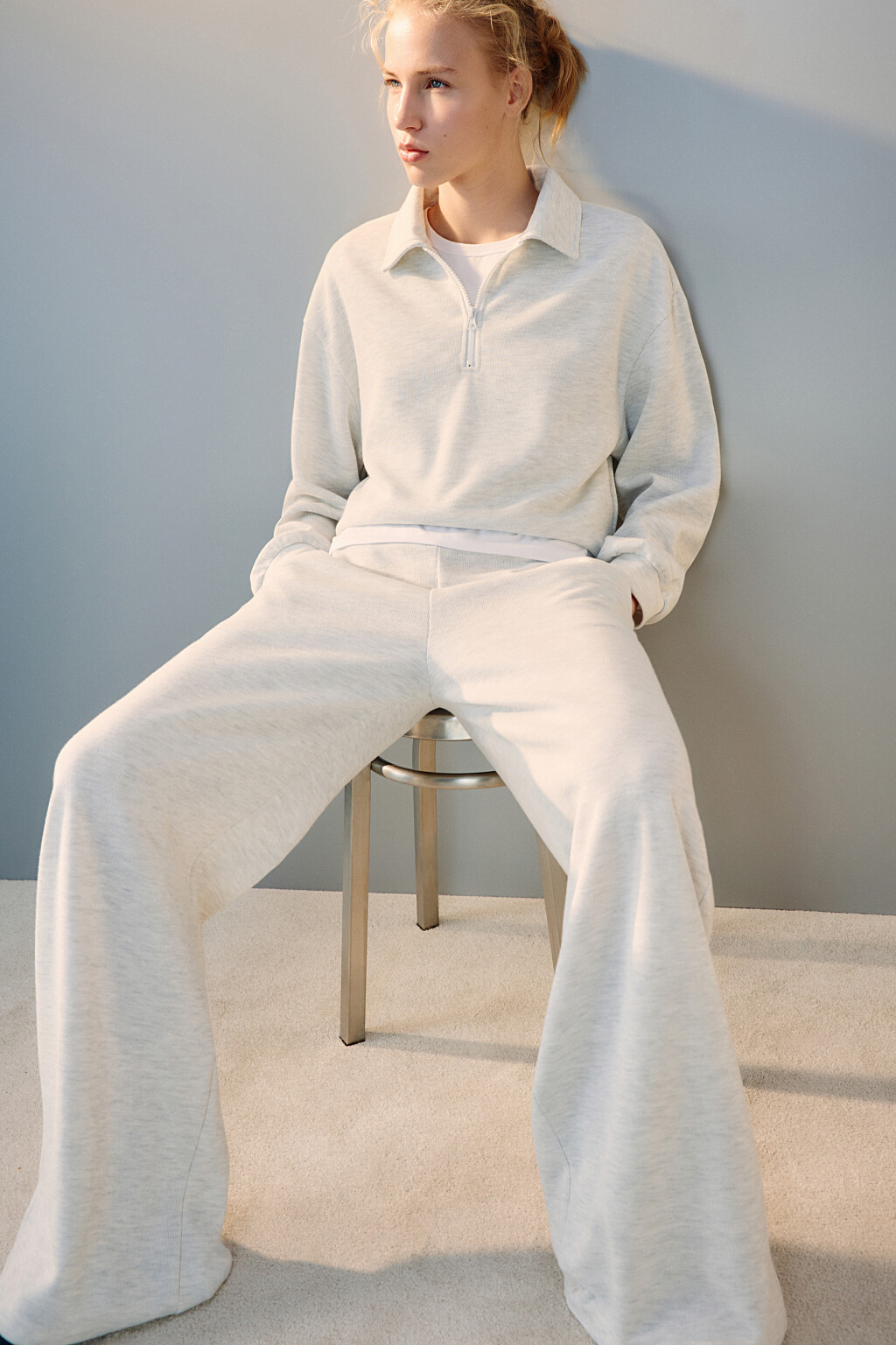 Брюки из трикотажа в рубчик - цвет серый - 1