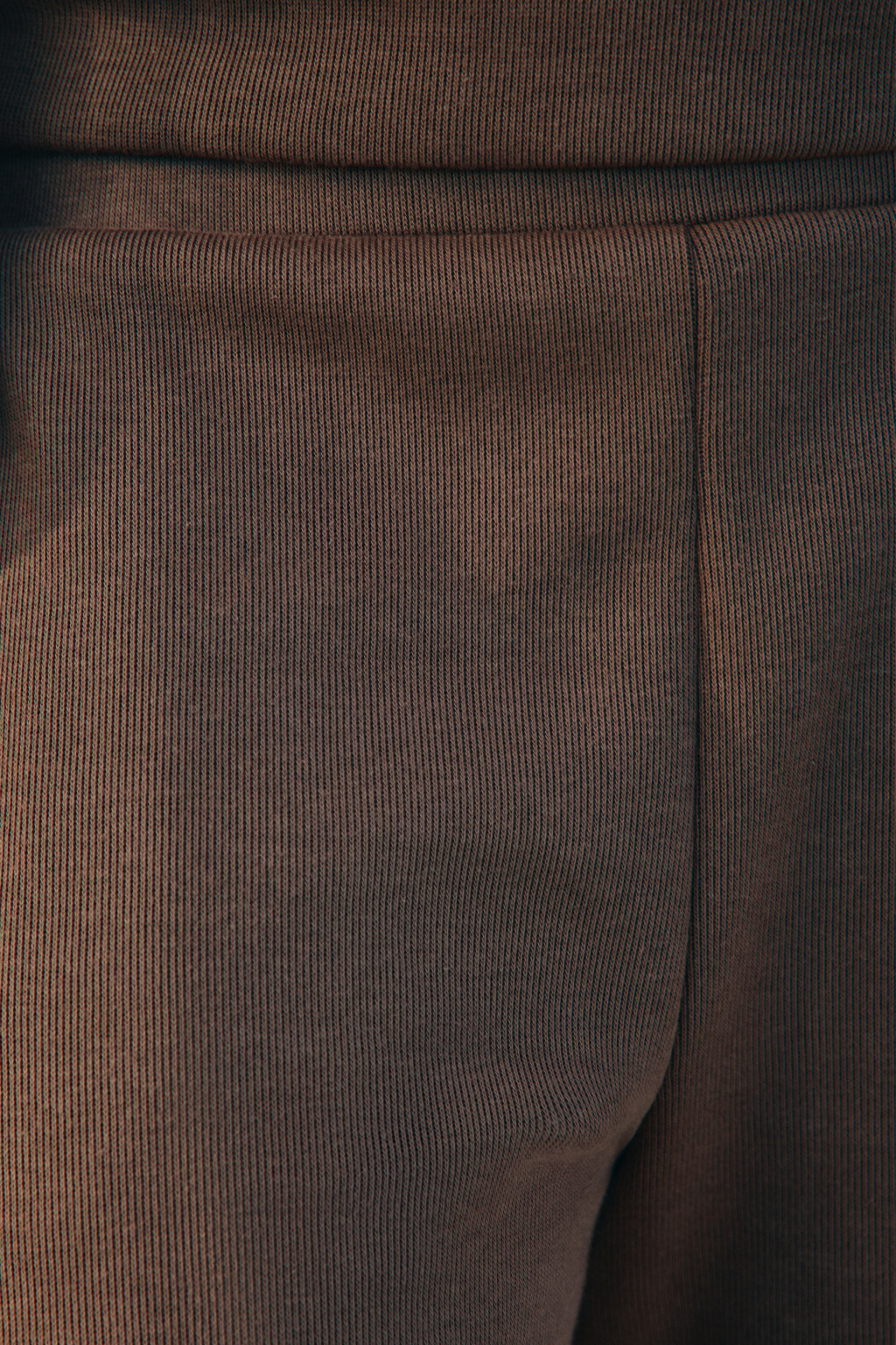 Брюки из трикотажа в рубчик - цвет бежевый - 5