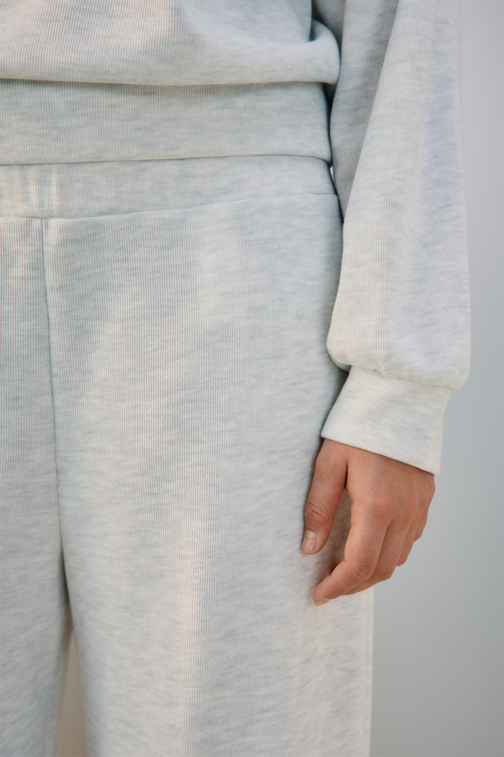 Брюки из трикотажа в рубчик - цвет серый - 5