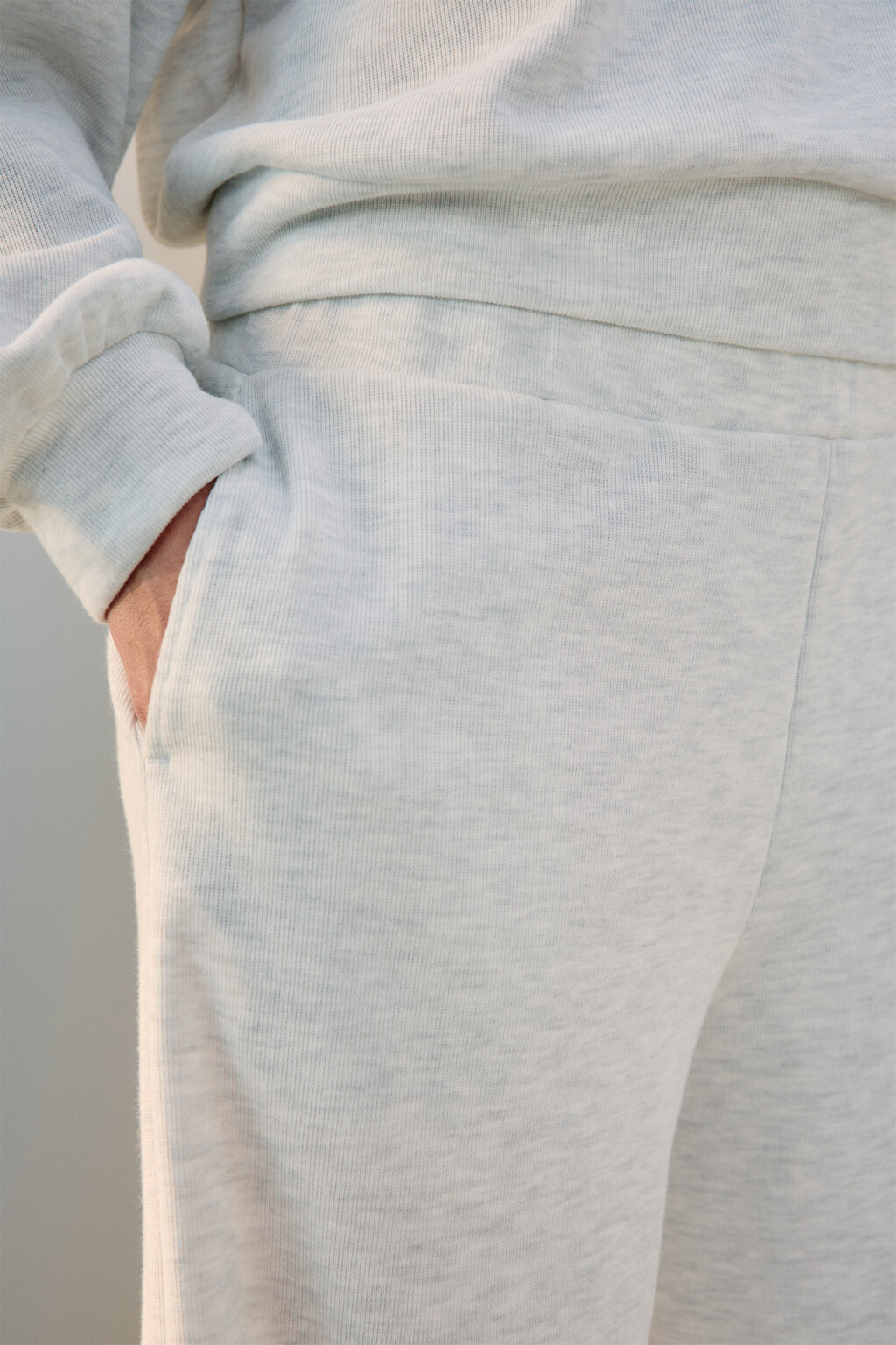 Брюки из трикотажа в рубчик - цвет серый - 6