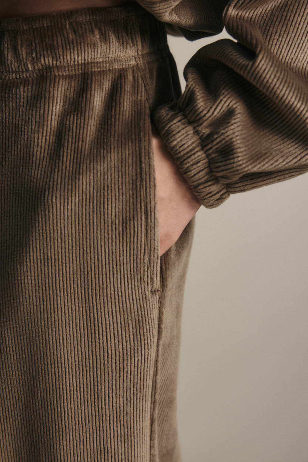 Брюки-джоггеры вельветовые - цвет бежевый - 6