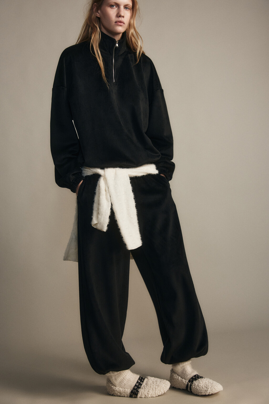 Брюки-джоггеры вельветовые - цвет черный - 1