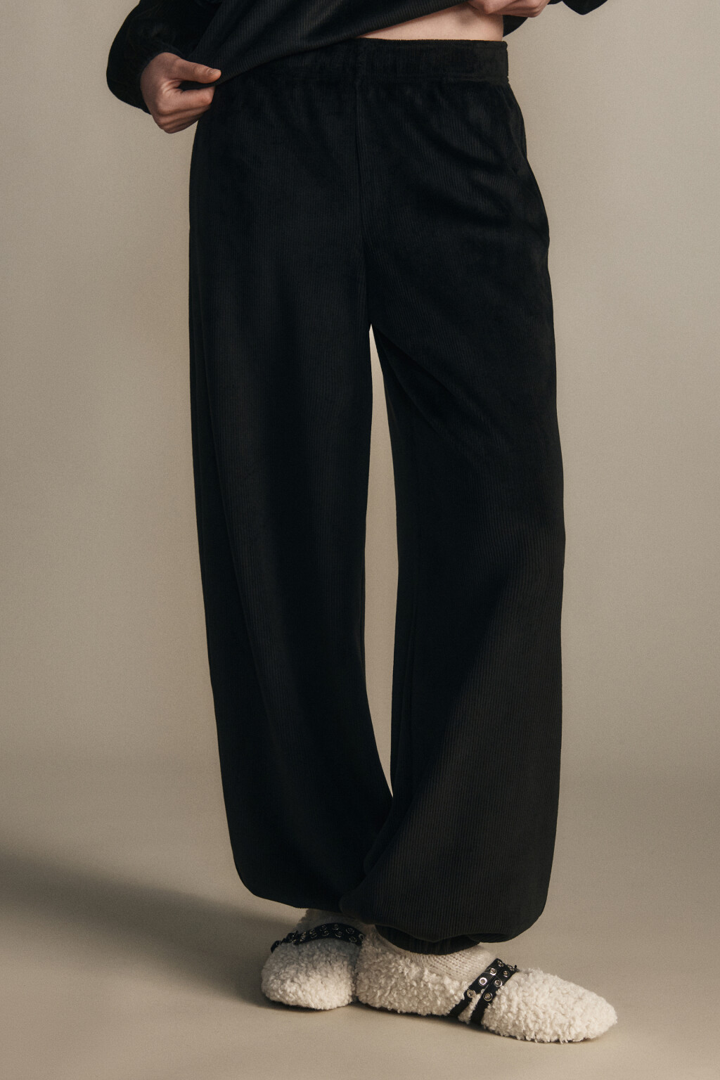 Брюки-джоггеры вельветовые - цвет черный - 2