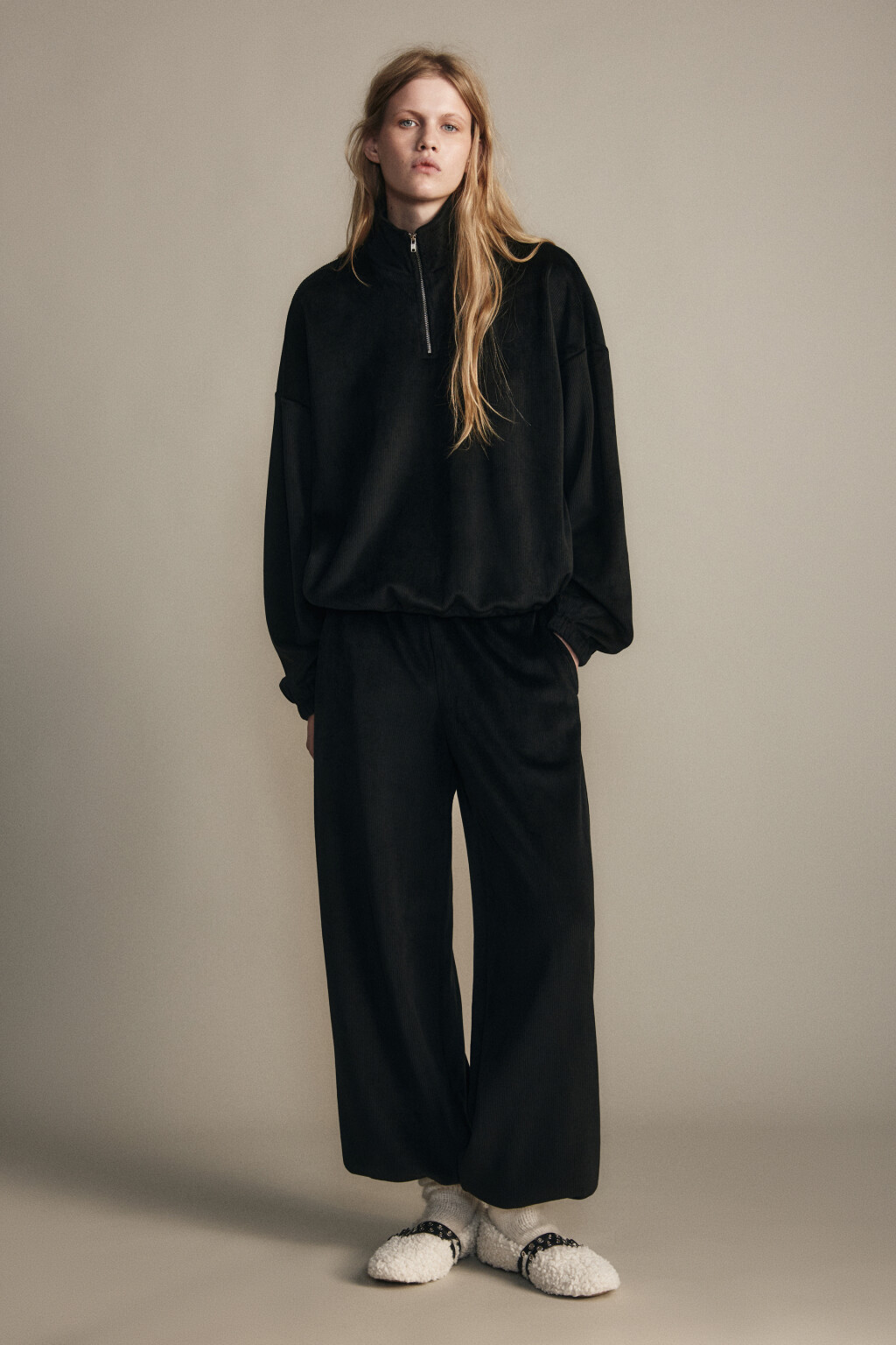 Брюки-джоггеры вельветовые - цвет черный - 4