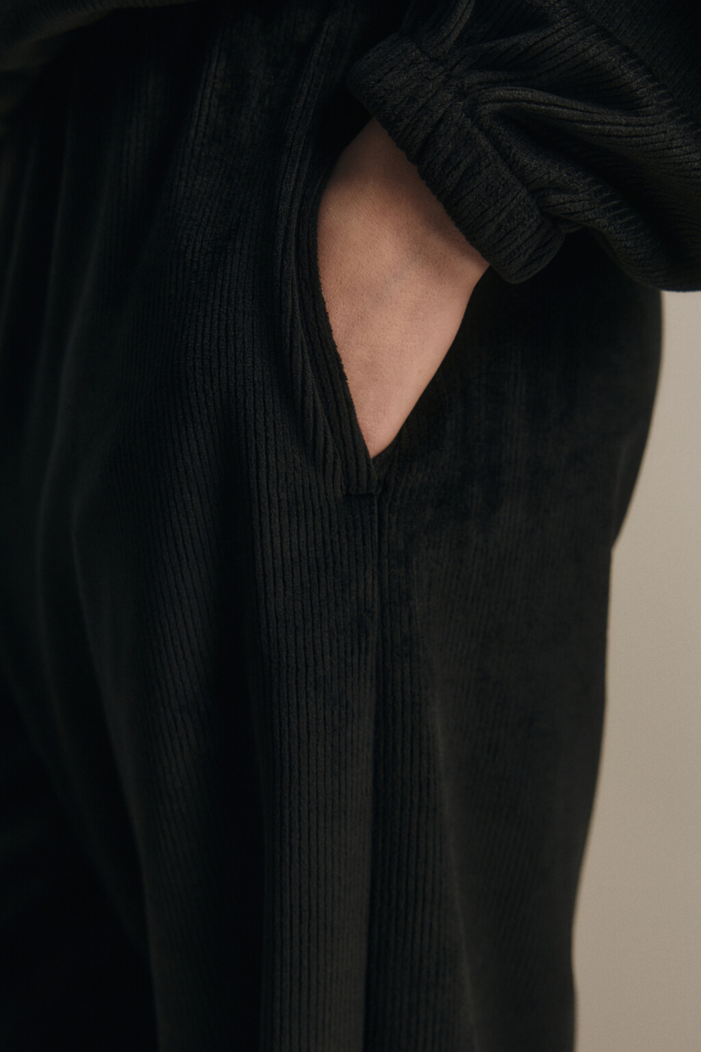 Брюки-джоггеры вельветовые - цвет черный - 6