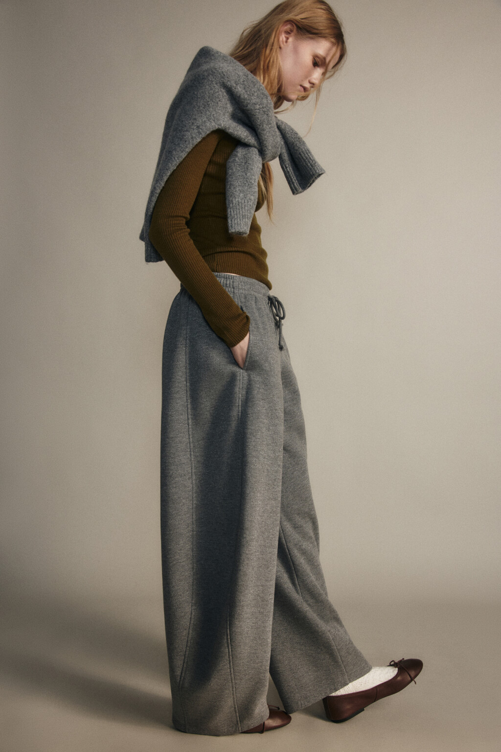 Брюки barrel fit утепленные с люрексом - цвет серый - 2