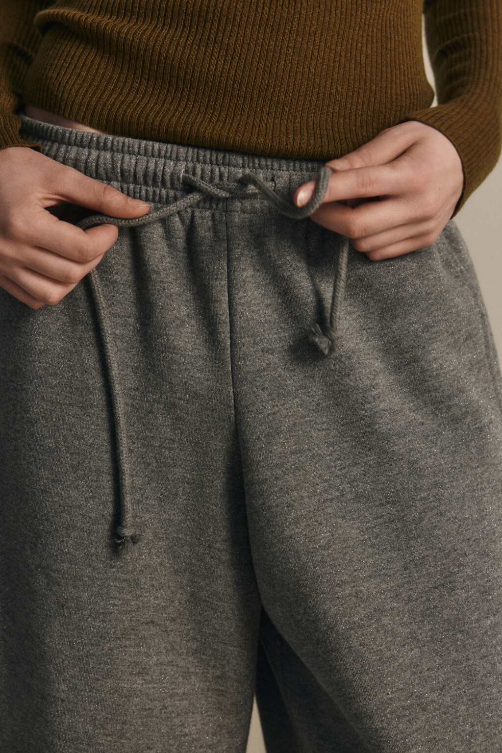 Брюки barrel fit утепленные с люрексом - цвет серый - 6