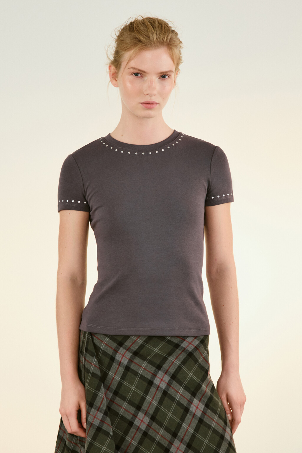 Футболка с металлическим декором - цвет серый - 2