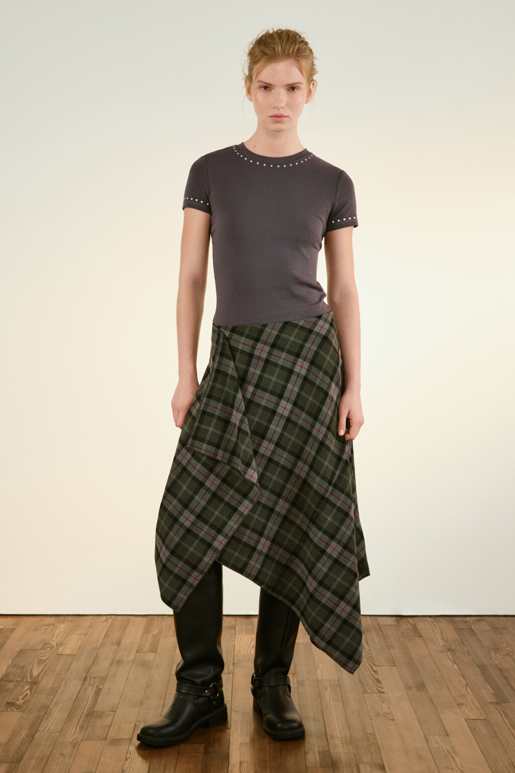 Футболка с металлическим декором - цвет серый - 4