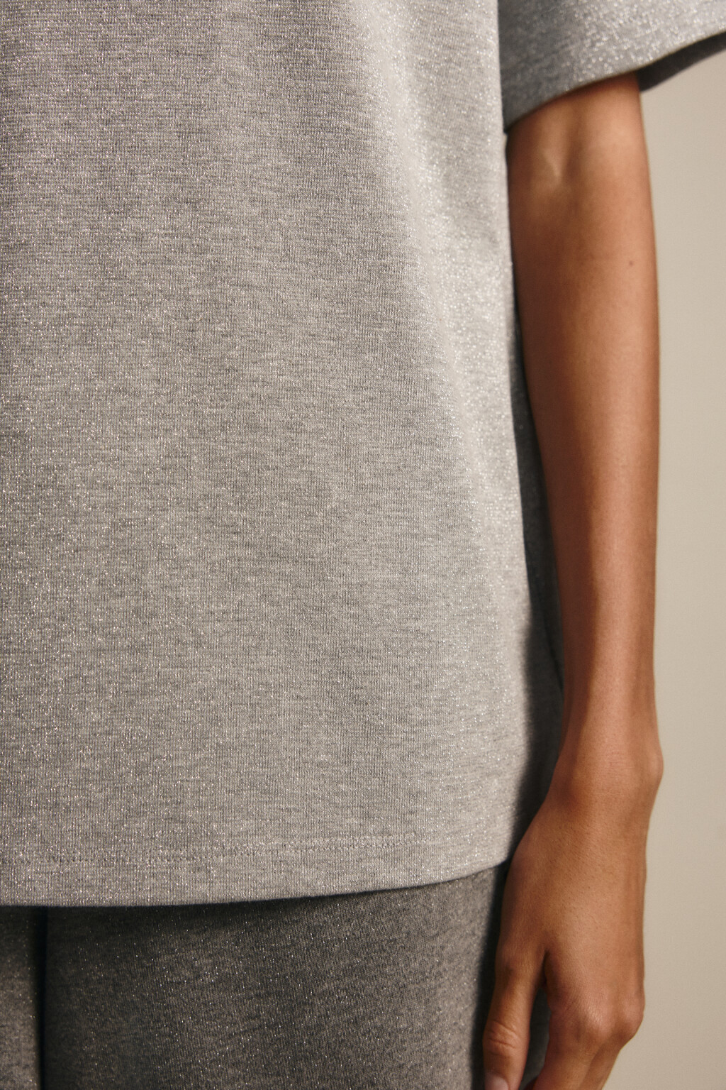 Футболка трикотажная с люрексом - цвет серый - 6