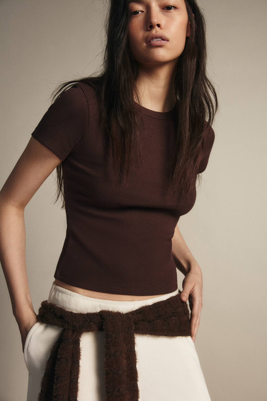 Футболка приталенная в рубчик - цвет коричневый - 1