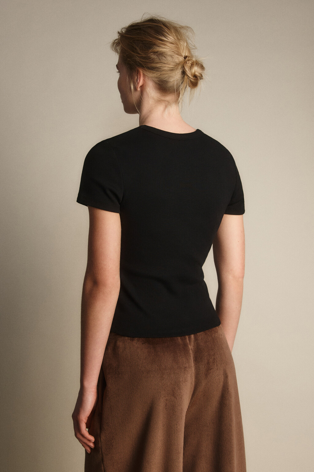 Футболка приталенная в рубчик - цвет черный - 2