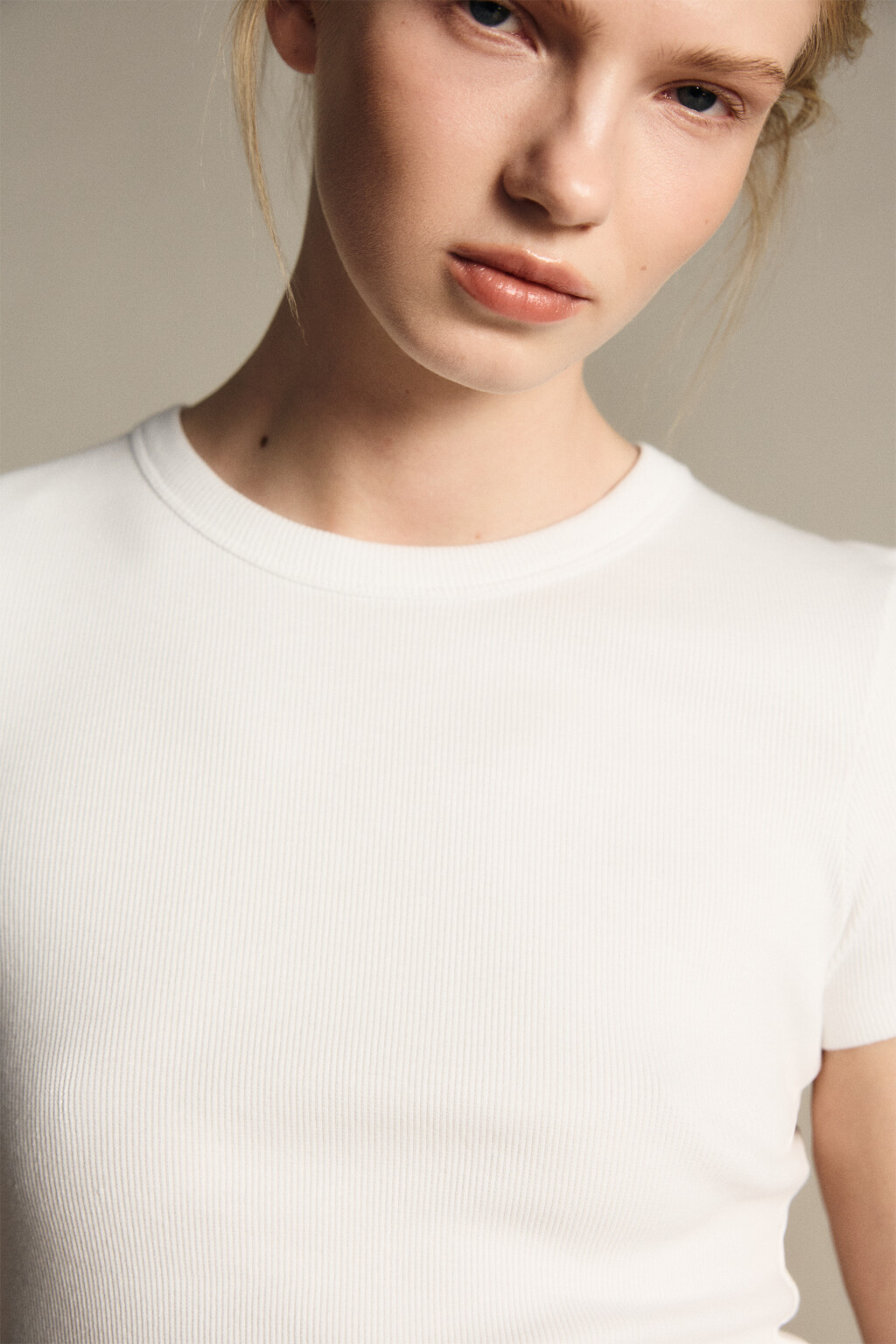 Футболка приталенная в рубчик - цвет молочный - 5