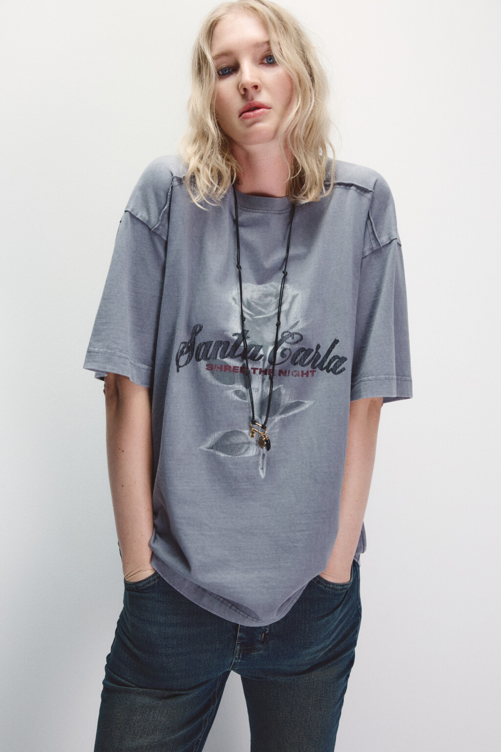 Футболка с принтом и открытыми срезами - цвет серый - 1