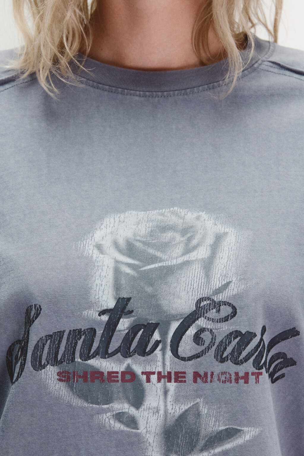 Футболка с принтом и открытыми срезами - цвет серый - 5