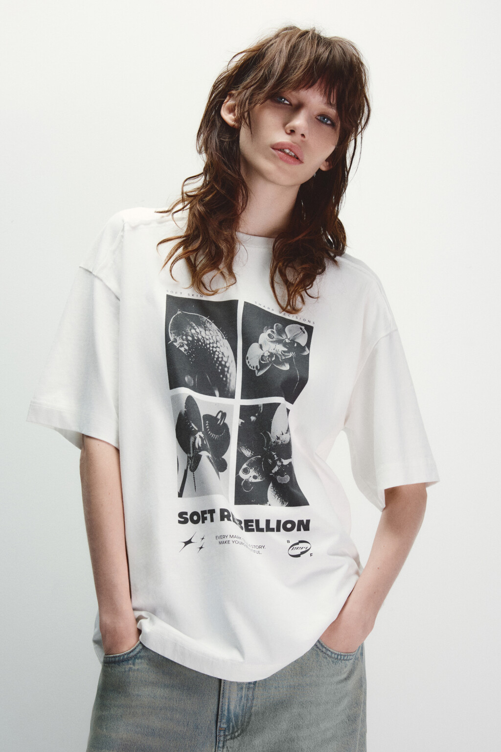 Футболка с принтом и открытыми срезами - цвет белый - 2