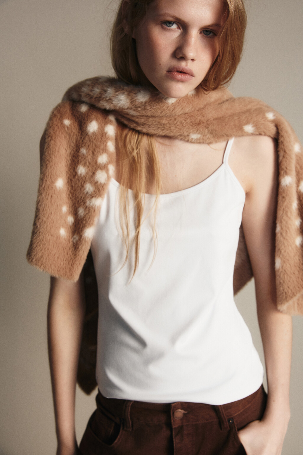 Майка гладкая на тонких бретельках - цвет белый - 1