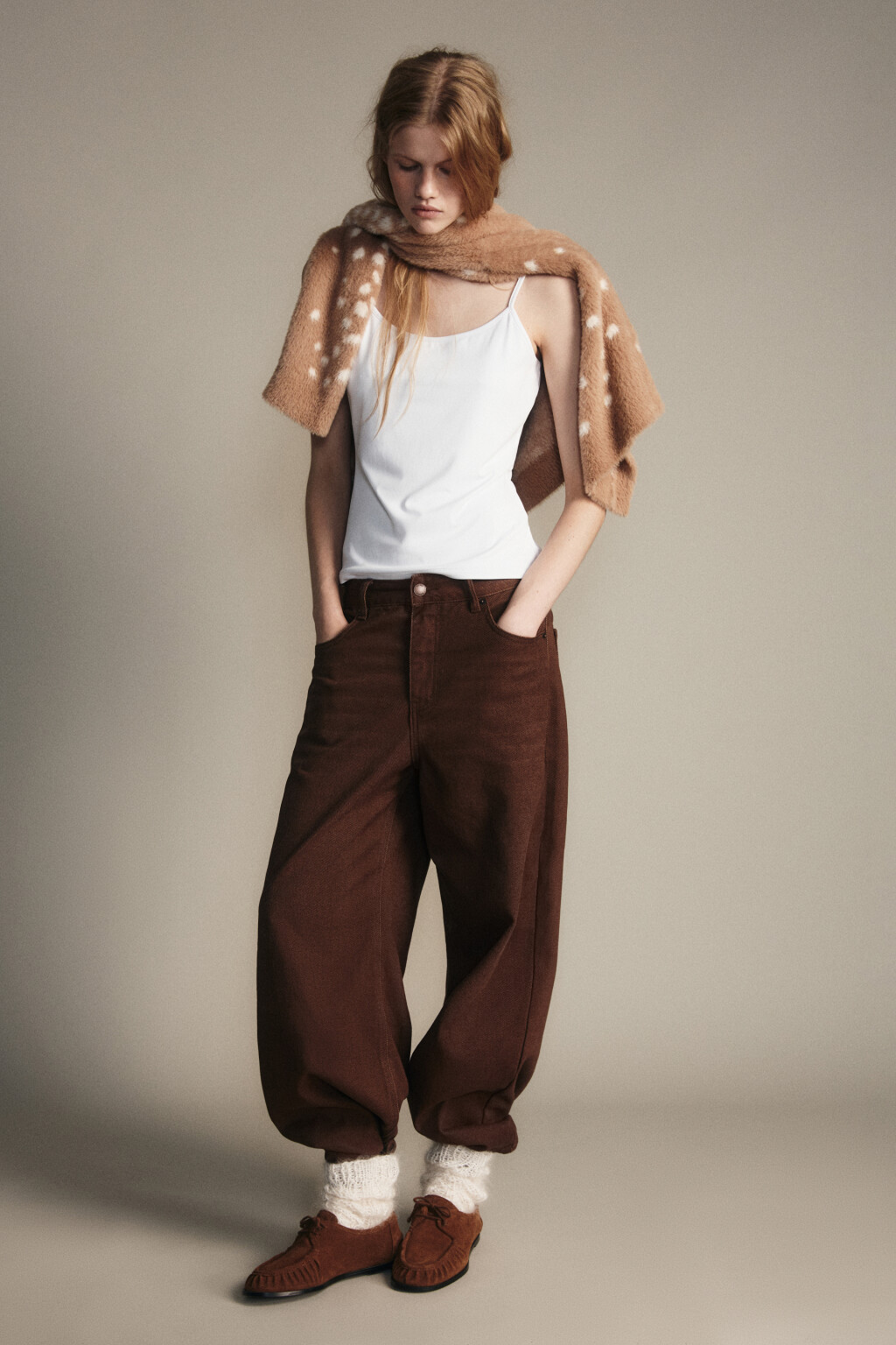 Майка гладкая на тонких бретельках - цвет белый - 5