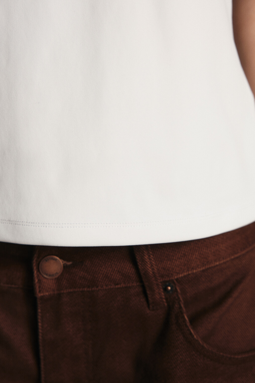 Майка гладкая на тонких бретельках - цвет белый - 7