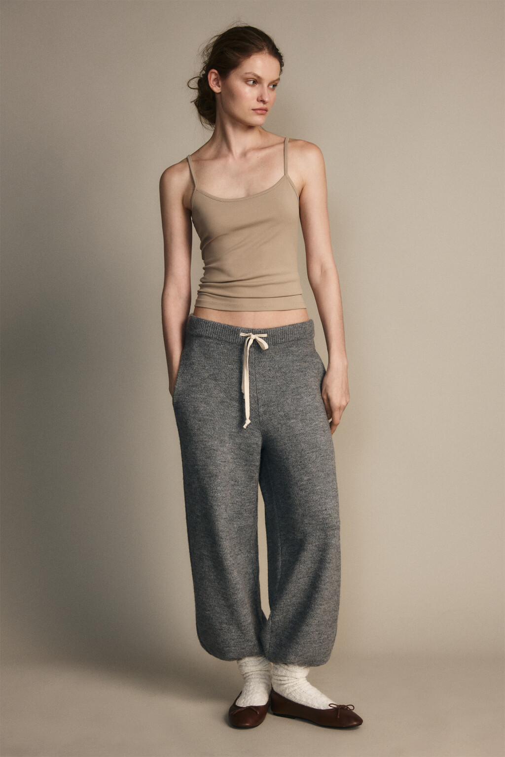 Майка гладкая на тонких бретельках - цвет бежевый - 4