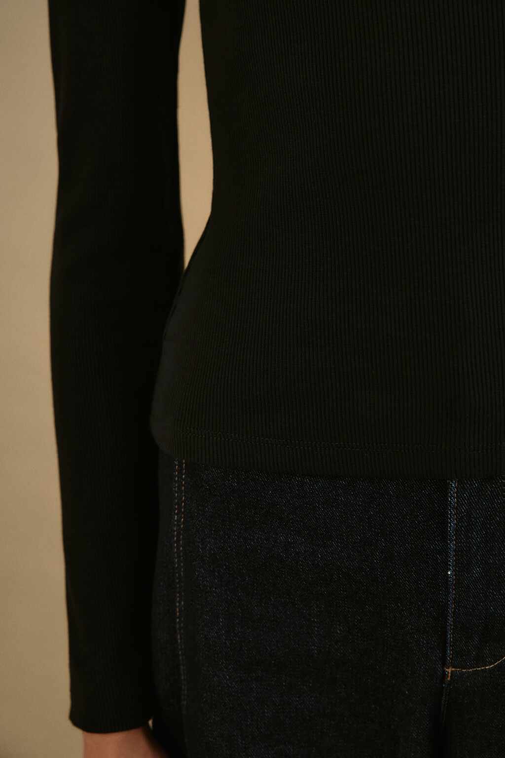 Лонгслив облегающий в рубчик - цвет черный - 6