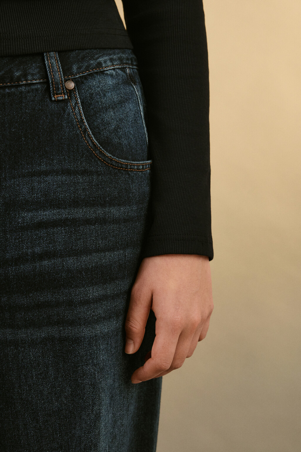 Лонгслив облегающий в рубчик - цвет черный - 6