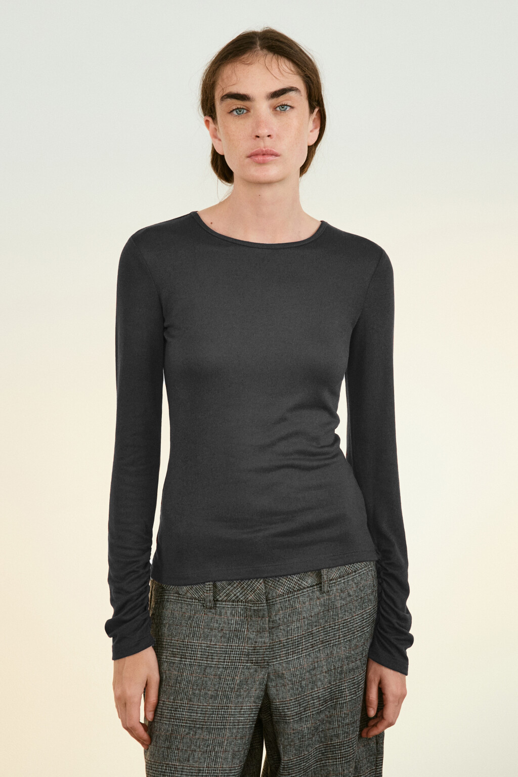 Лонгслив с драпировками на рукавах - цвет серый - 1