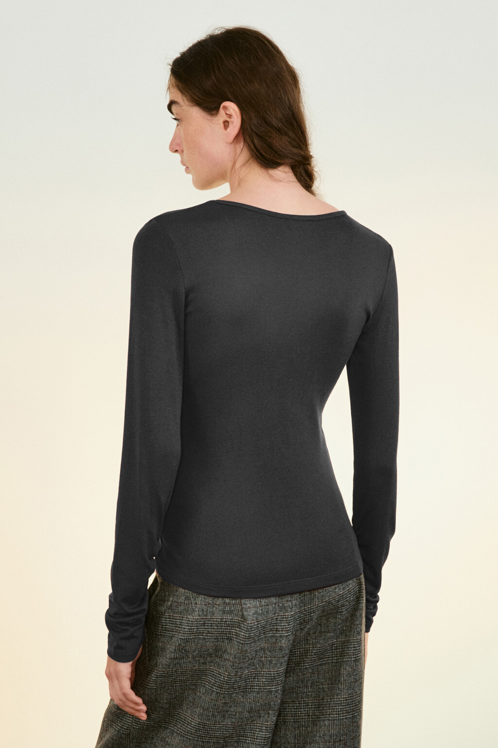 Лонгслив с драпировками на рукавах - цвет серый - 2