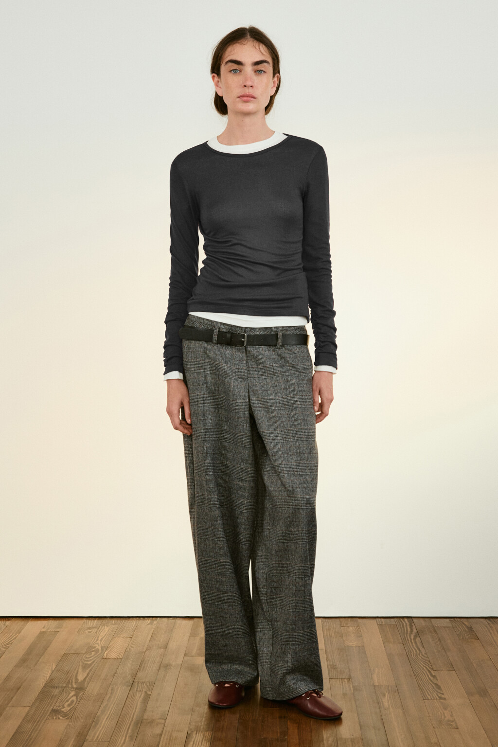 Лонгслив с драпировками на рукавах - цвет серый - 3