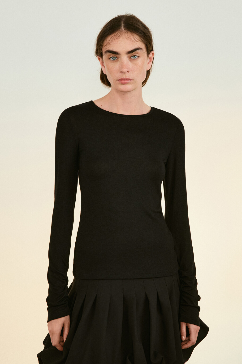 Лонгслив с драпировками на рукавах - цвет черный - 3